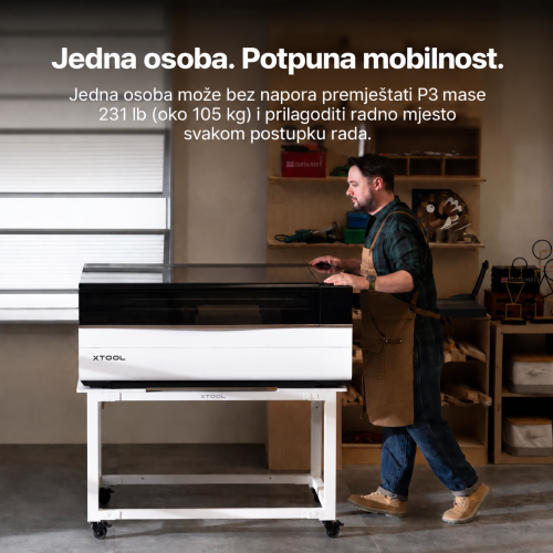 Jedna osoba premješta xTool P3 na mobilnom postolju